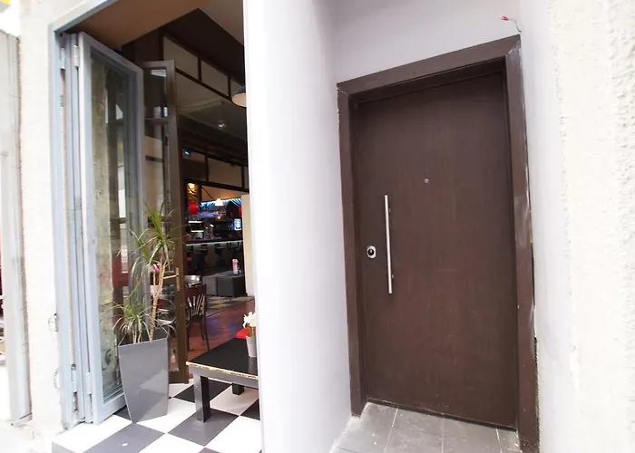 Trendy Living In Monastiraki