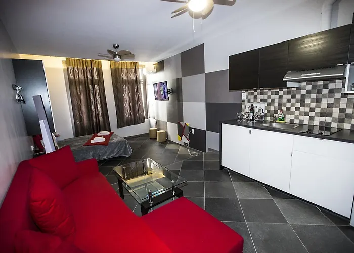 Trendy Living In Monastiraki